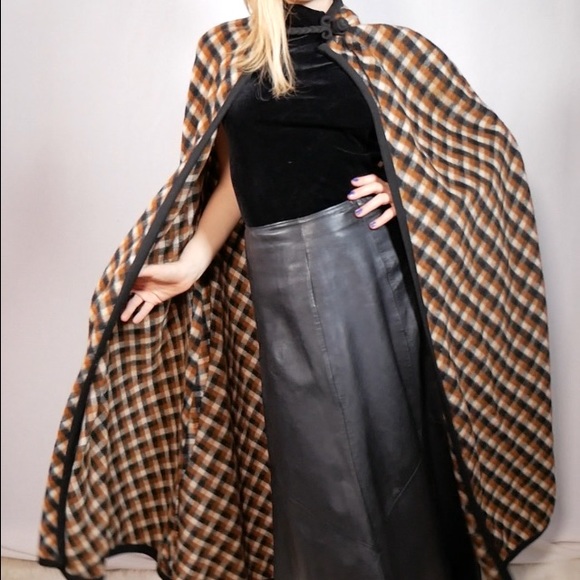 Plaid Cape Circa 1970s - Picture 9 of 9